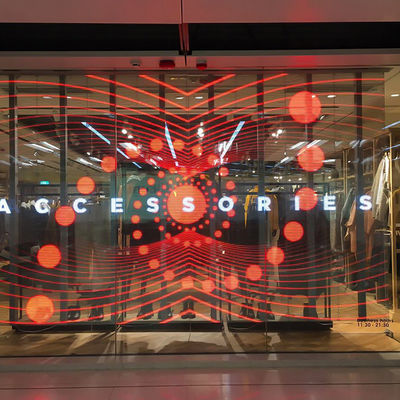 P25 Shopping Mall LED Display, แผง LED โปร่งใส 1,000 × 1,000 มม. กันน้ำ IP65