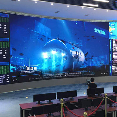 ตู้ LED ภายในอาคารคงที่ขนาดใหญ่ P1.8 640 × 640 มม. ปรับได้หลายทิศทาง